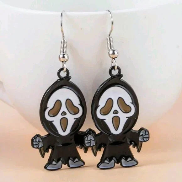 “Scream” figure earrings